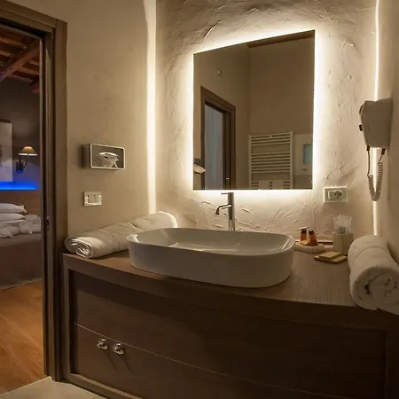 Dimora Corteinfiore 4*